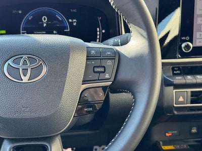 2025 Toyota Camry SE FWD