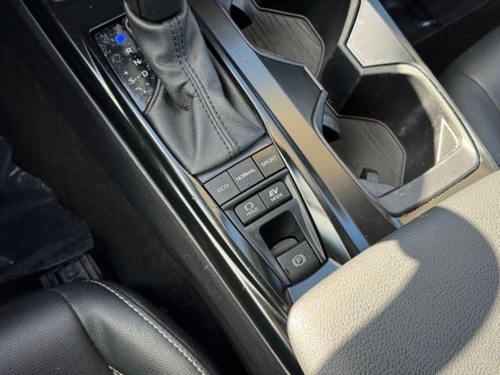 2025 Toyota Camry SE FWD