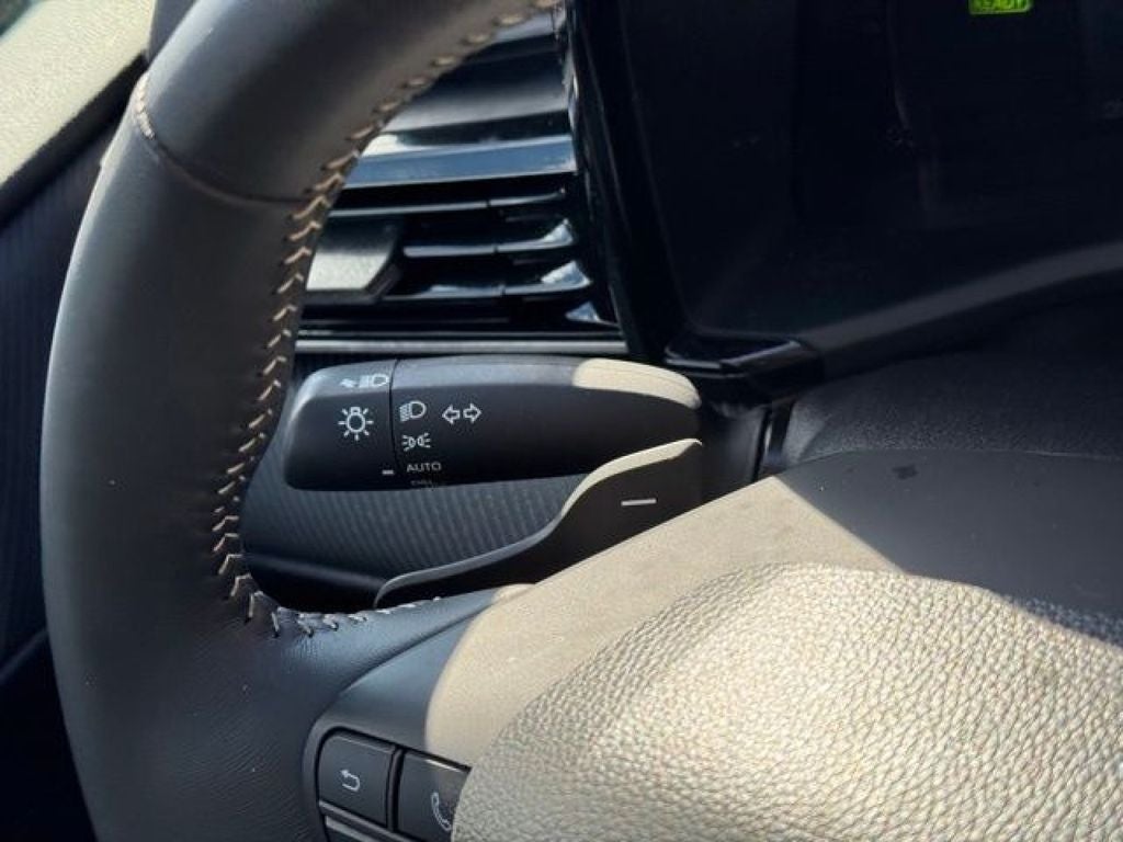 2025 Toyota Camry SE FWD