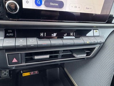 2025 Toyota Camry SE FWD