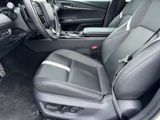 2025 Toyota Camry SE FWD