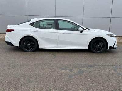2025 Toyota Camry SE FWD
