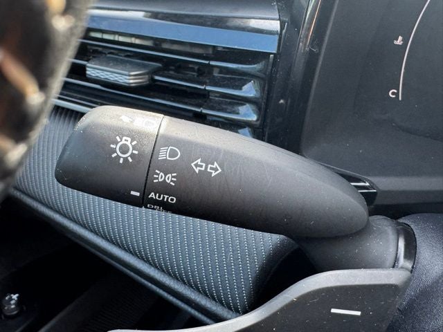 2025 Toyota Camry SE FWD