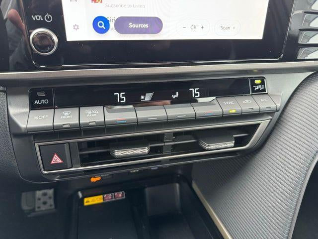 2025 Toyota Camry SE FWD