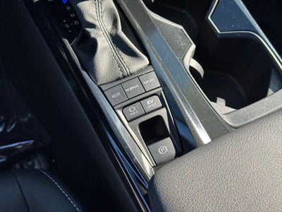 2025 Toyota Camry SE FWD