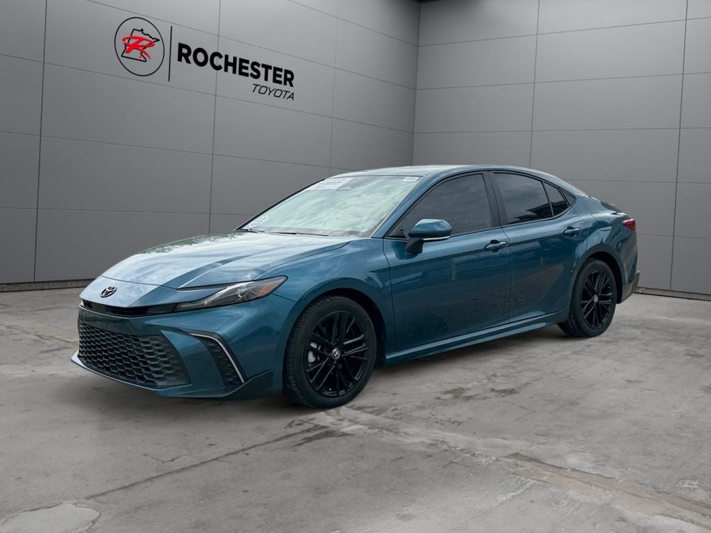 2025 Toyota Camry SE FWD