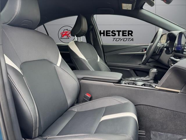 2025 Toyota Camry SE FWD