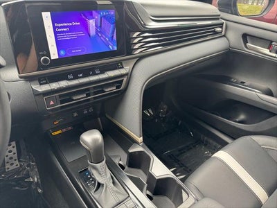 2025 Toyota Camry SE FWD