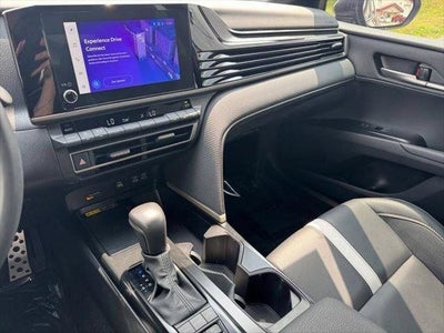 2025 Toyota Camry SE FWD