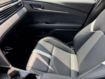 2025 Toyota Camry SE FWD
