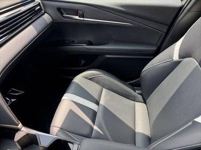 2025 Toyota Camry SE FWD