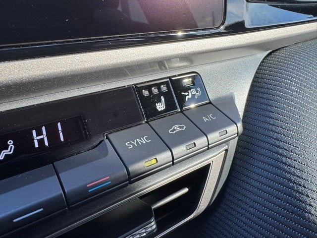 2025 Toyota Camry SE AWD