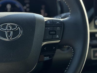 2025 Toyota Camry SE AWD