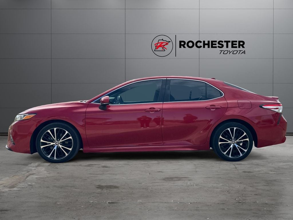 Used 2020 Toyota Camry SE with VIN 4T1G11BK2LU019397 for sale in Rochester, Minnesota