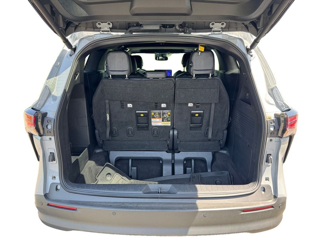 2025 Toyota Sienna Woodland Edition AWD
