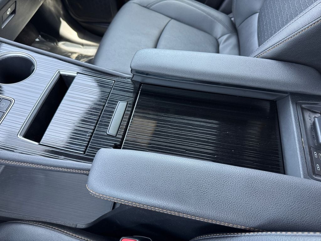 2025 Toyota Sienna Woodland Edition AWD