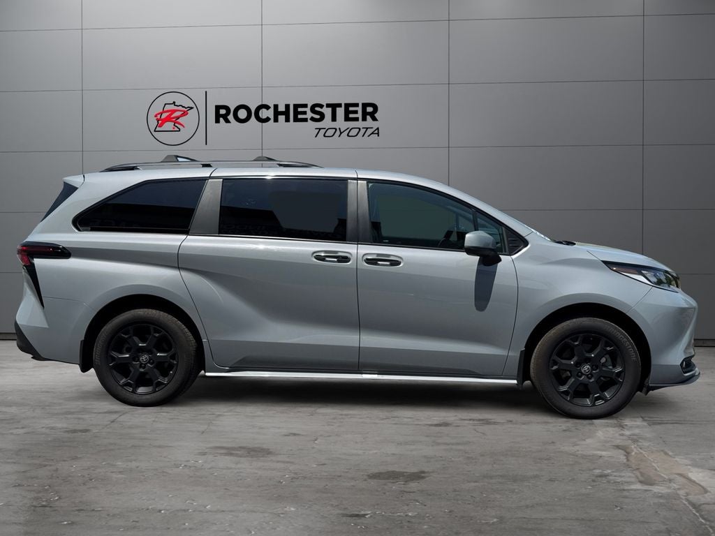 2025 Toyota Sienna Woodland Edition AWD