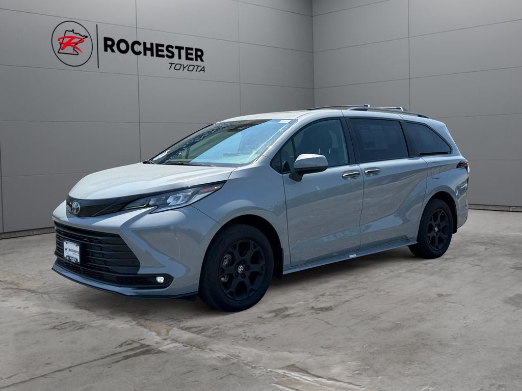 2025 Toyota Sienna Woodland Edition AWD