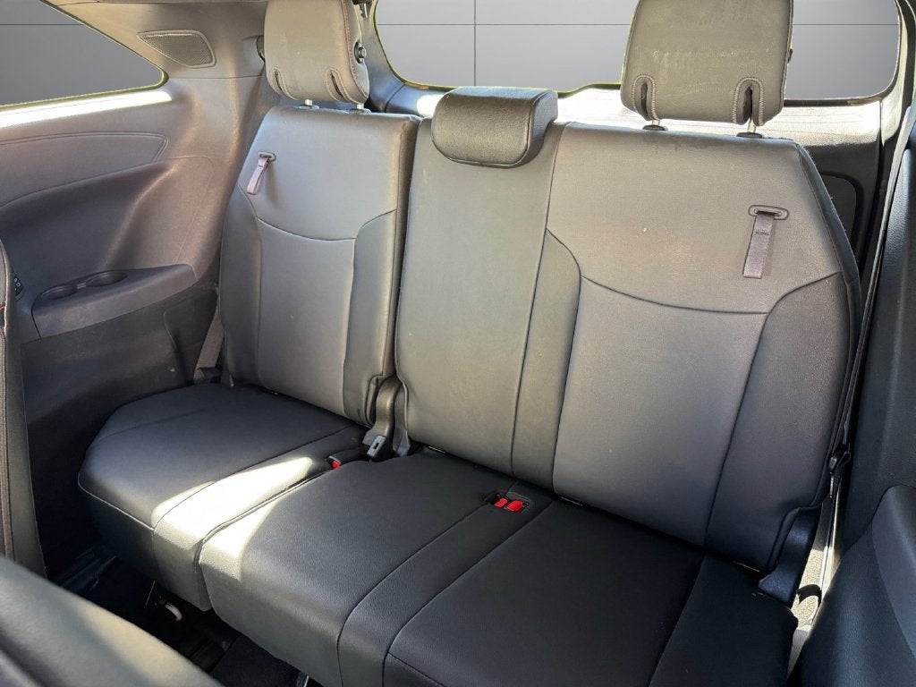 2021 Toyota Sienna XSE 7 Passenger