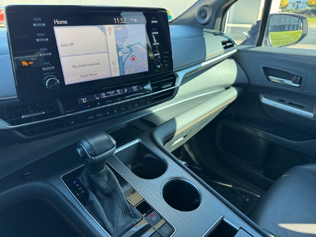 2021 Toyota Sienna XSE 7 Passenger