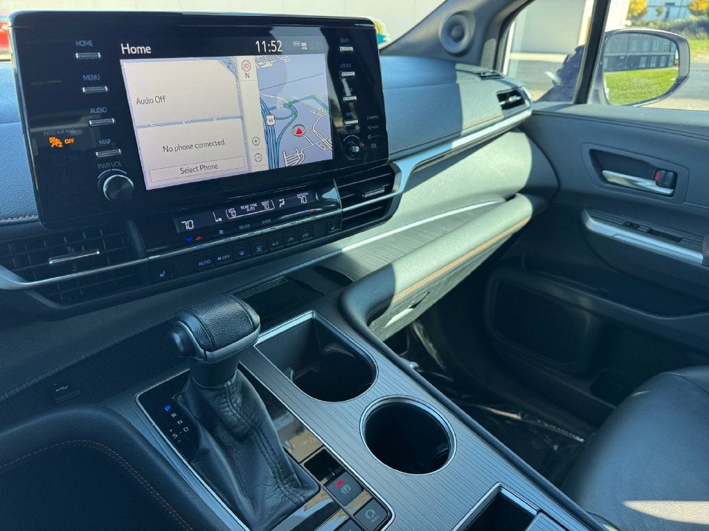 2021 Toyota Sienna XSE 7 Passenger