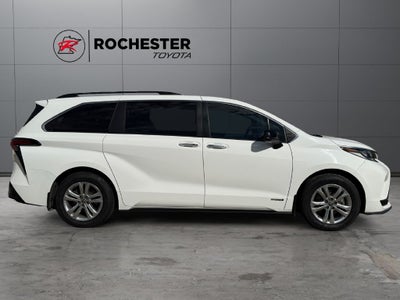 2021 Toyota Sienna XSE 7 Passenger