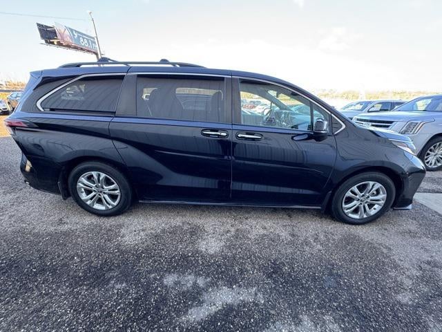 2022 Toyota Sienna XSE 7 Passenger