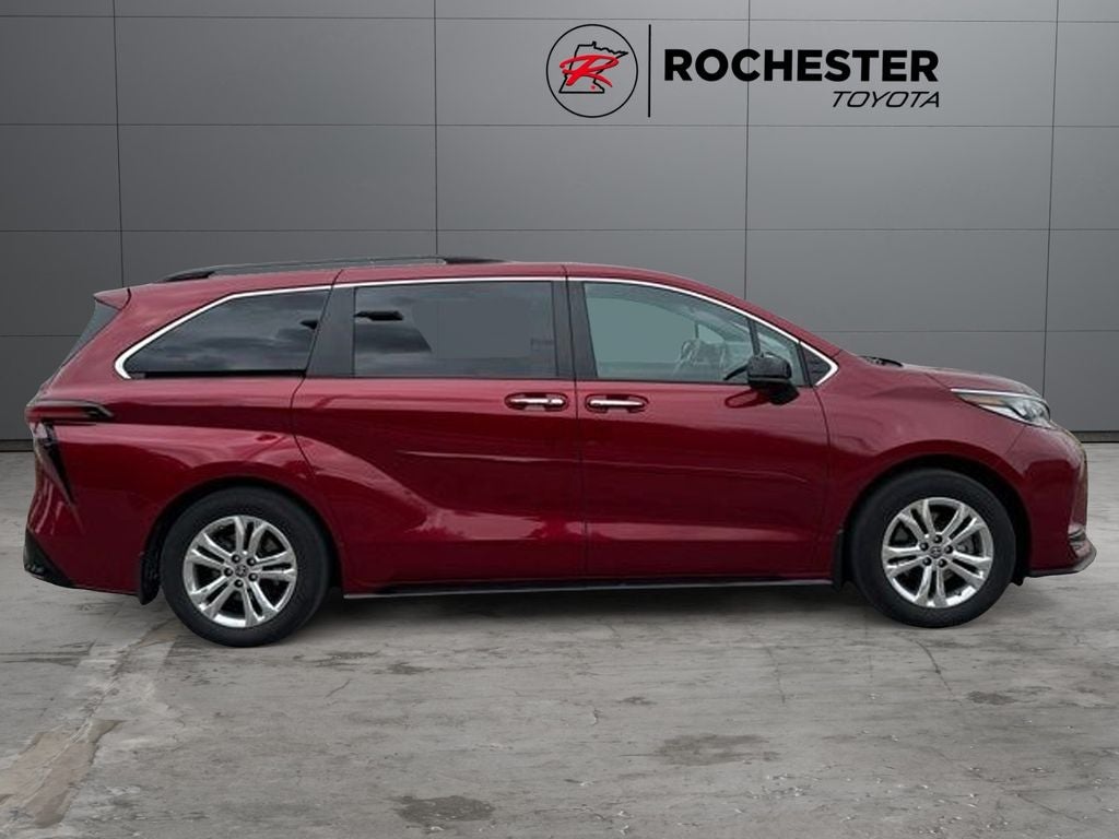 2022 Toyota Sienna XSE 7 Passenger