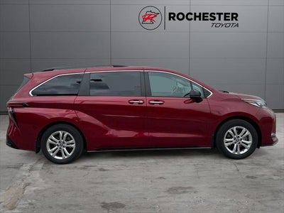 2022 Toyota Sienna XSE 7 Passenger