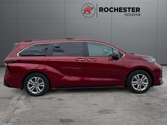 2022 Toyota Sienna XSE 7 Passenger