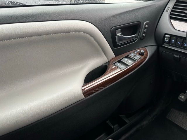 2020 Toyota Sienna Limited Premium 7 Passenger
