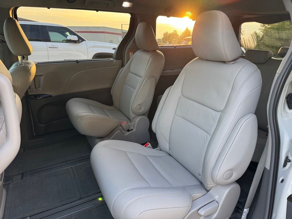 2017 Toyota Sienna XLE Premium 7 Passenger