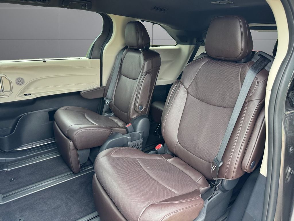 2024 Toyota Sienna Platinum 7 Passenger