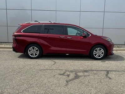 2024 Toyota Sienna Platinum 7 Passenger