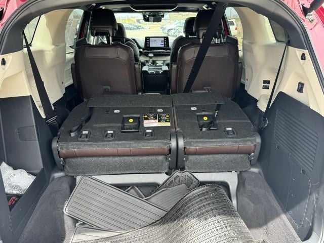 2024 Toyota Sienna Platinum 7 Passenger