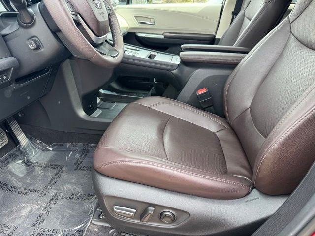 2024 Toyota Sienna Platinum 7 Passenger