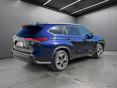 2022 Toyota Highlander Hybrid XLE AWD