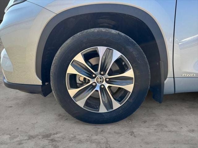 2022 Toyota Highlander Hybrid XLE AWD