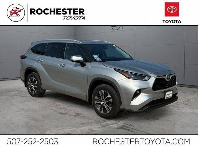 2022 Toyota Highlander Hybrid XLE AWD