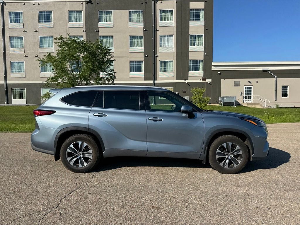 2022 Toyota Highlander Hybrid XLE AWD