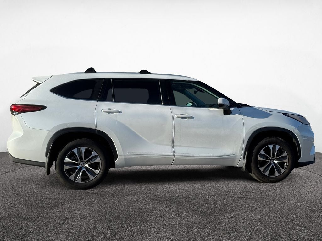 2022 Toyota Highlander XLE AWD