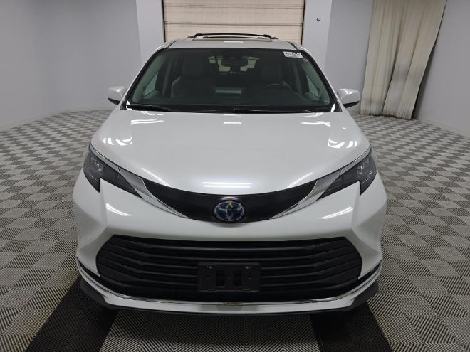 2024 Toyota Sienna XLE 7 Passenger