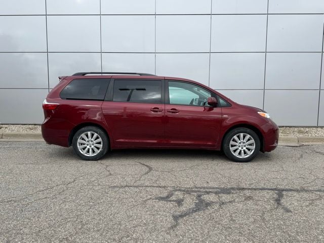 2017 Toyota Sienna LE 7 Passenger
