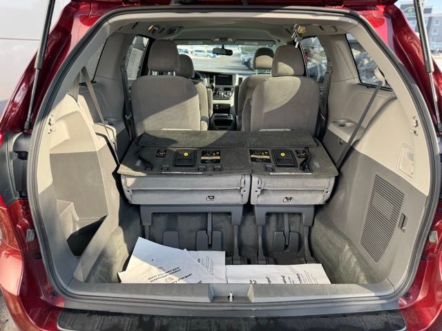 2017 Toyota Sienna LE 7 Passenger