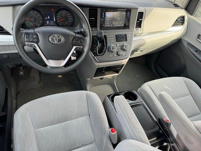 2017 Toyota Sienna LE 7 Passenger