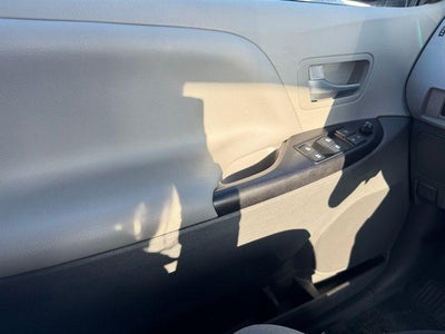 2017 Toyota Sienna LE 7 Passenger