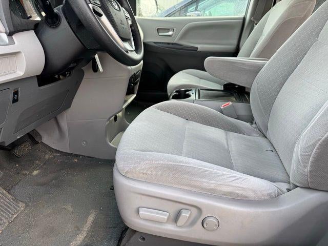 2017 Toyota Sienna LE 7 Passenger