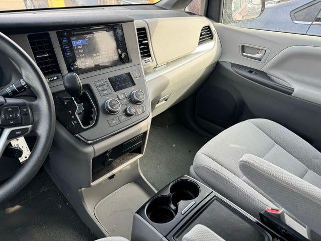 2017 Toyota Sienna LE 7 Passenger
