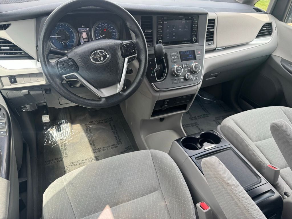 2019 Toyota Sienna LE 7 Passenger