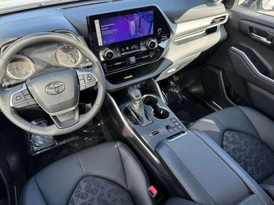 2024 Toyota Highlander Hybrid XLE AWD